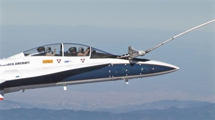f/a-18 in-flight refueling demonstration